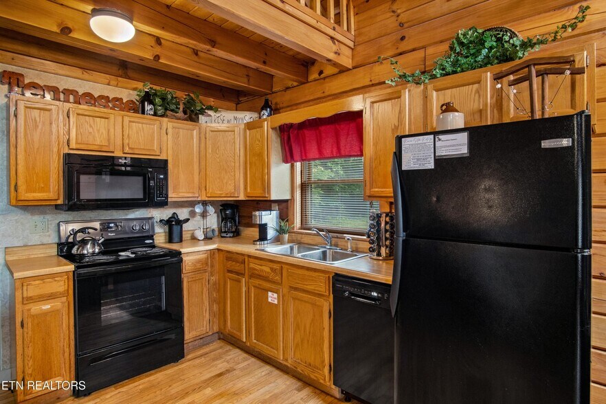 More Photos Of 4137 Watson Ct, Pigeon Forge Multifamily For Sale