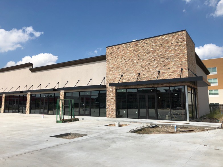 More Photos Of 6860 Southwest Fwy, Houston Storefront Retail Office For Lease
