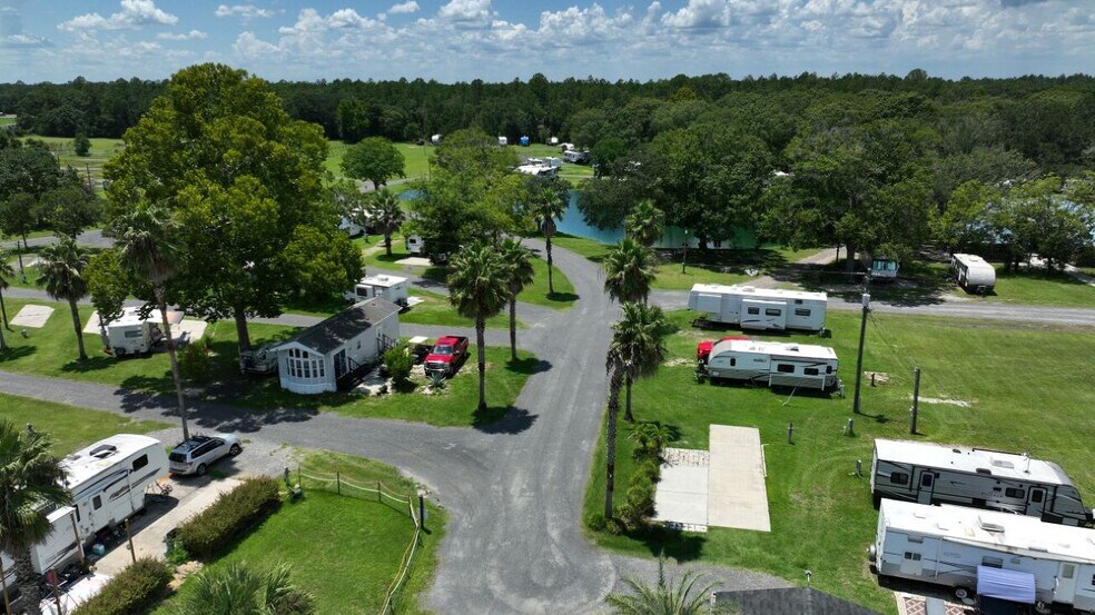 More Photos Of 17500 NE US Highway 301, Waldo Trailer Camper Park For Sale