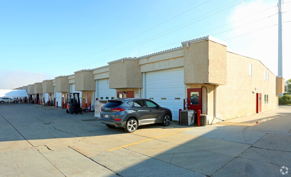 More Photos Of 4004 97th St NW, Edmonton Flex For Lease