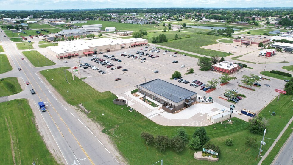 More Photos Of 3109 S Center St, Marshalltown Service Station For Sale