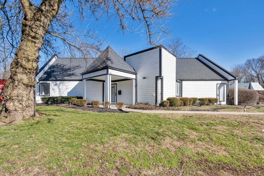 Primary Photo Of 1824 E Broad St, Columbus Office Residential For Lease