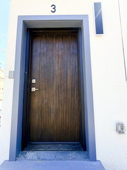 More Photos Of 4627 Rosewood Ave, Los Angeles Multifamily For Sale