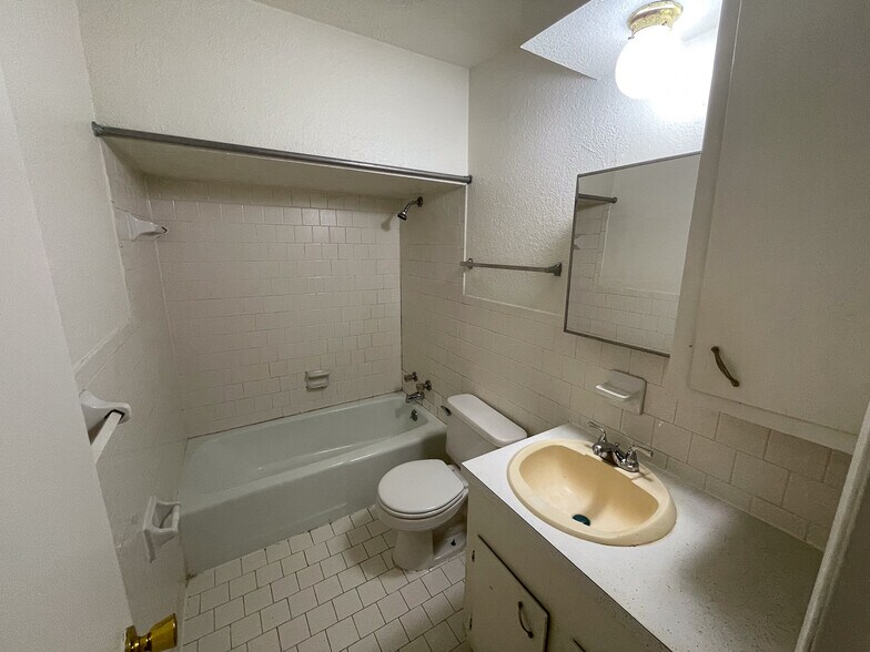 More Photos Of 704 Cline St, Huntsville Apartments For Sale
