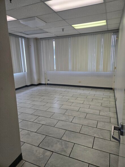 More Photos Of 12900 Simms Ave, Hawthorne Truck Terminal For Lease