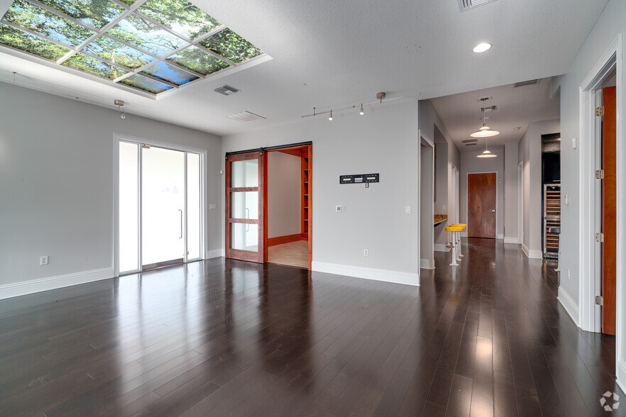 More Photos Of 2100 N Orange Ave, Orlando Medical For Sale
