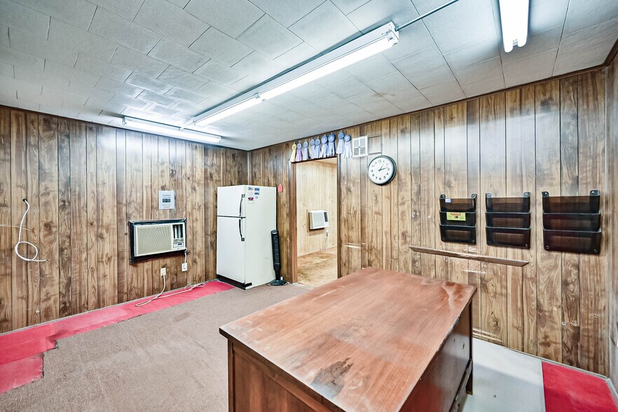 More Photos Of 600 W 13th Ave, Corsicana Flex For Sale