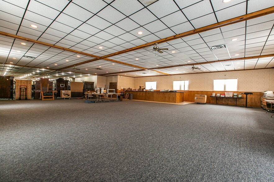 More Photos Of 14877 Hwy 20, East Dubuque Restaurant For Sale