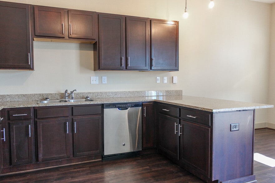 More Photos Of 79 Commerce St, Montgomery Apartments For Lease