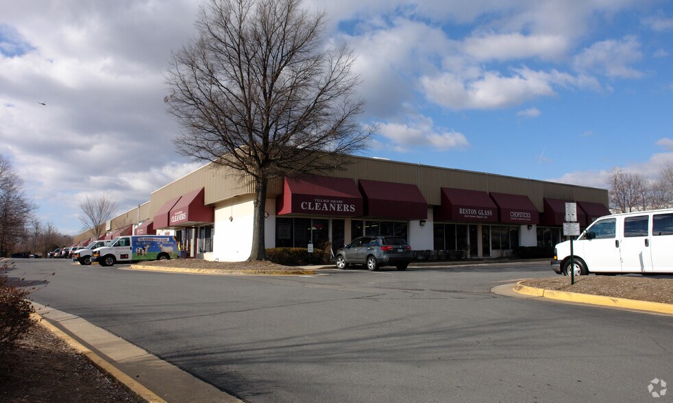 More Photos Of 287 Sunset Park Dr, Herndon Showroom For Lease