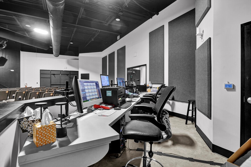 More Photos Of 155 Porters Neck Rd, Wilmington General Retail For Lease