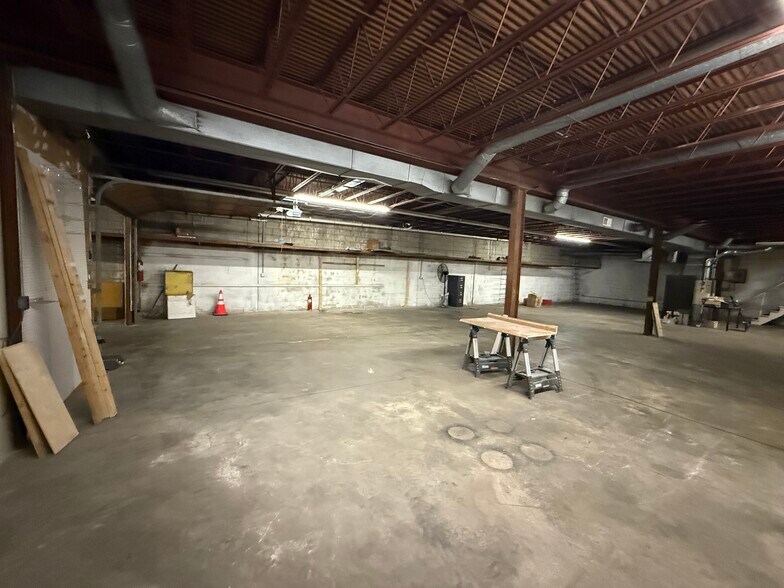 More Photos Of 461 Bridgeport Ave, Milford Unknown For Lease