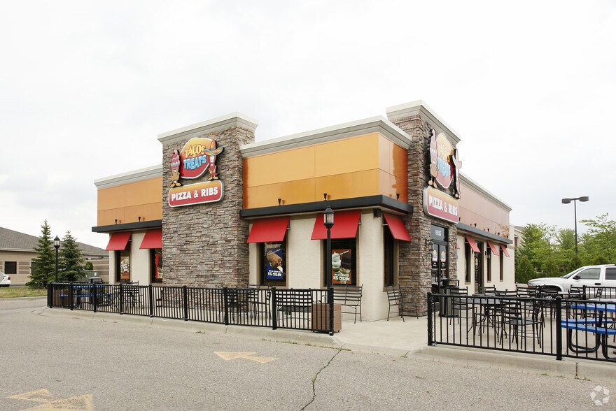 More Photos Of 15155 Silver Pky, Fenton Fast Food For Sale