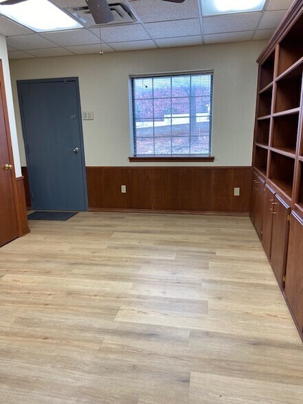More Photos Of 910 S Bryant Ave, Edmond Medical For Sale