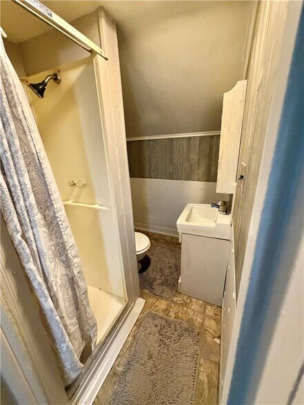 More Photos Of 35 Eaton Ave, Norwich Apartments For Sale