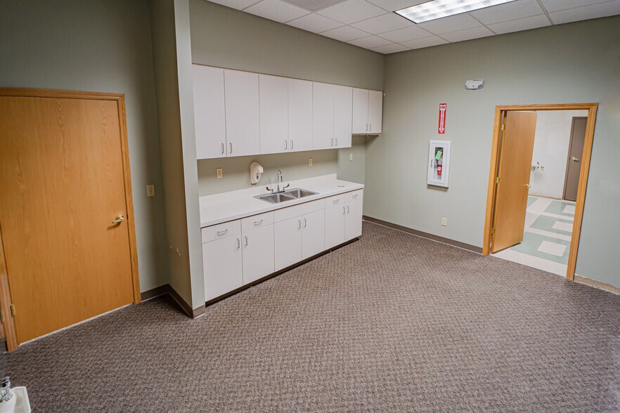 More Photos Of 1730 E Republic Rd, Springfield Unknown For Lease