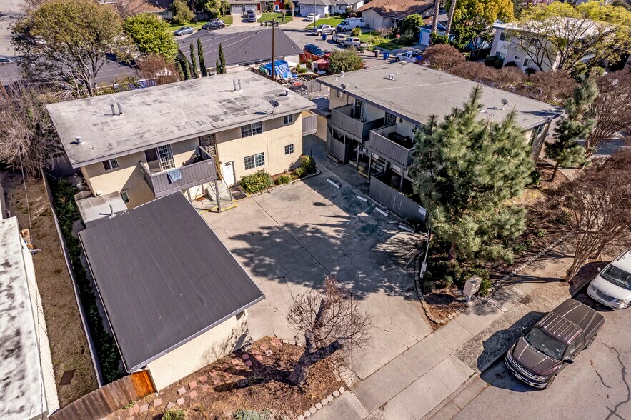 Primary Photo Of 928-930 Ravenscourt Ave, Campbell Apartments For Sale