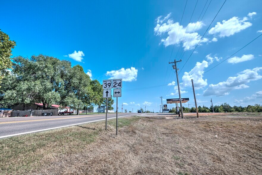Primary Photo Of Oklahoma 39 Hwy @ Oklahoma 24, Purcell Land For Sale