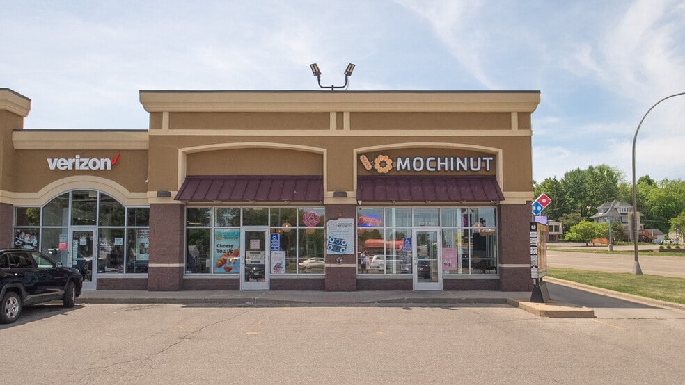 More Photos Of 102 20th St SE, Rochester Storefront For Sale