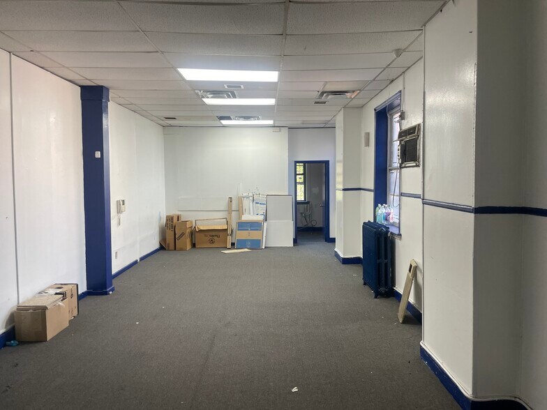 More Photos Of 3110 30th Ave, Astoria Storefront Retail Office For Lease