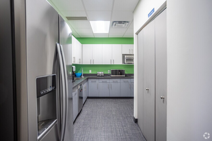 More Photos Of 21111 Chagrin Blvd, Beachwood Office For Lease