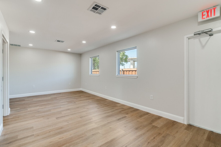 More Photos Of 1335 E Crosby Rd, Carrollton Medical For Lease