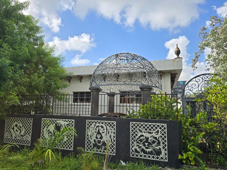 More Photos Of 102 N Federal Hwy, Dania Restaurant For Lease