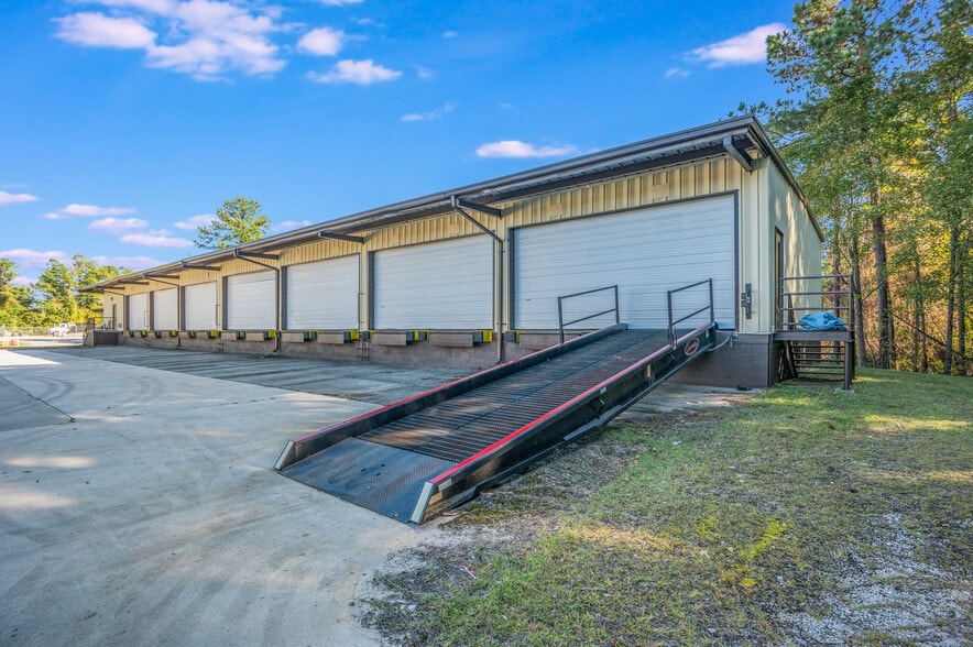 More Photos Of 161 Center St, Jacksonville Truck Terminal For Lease