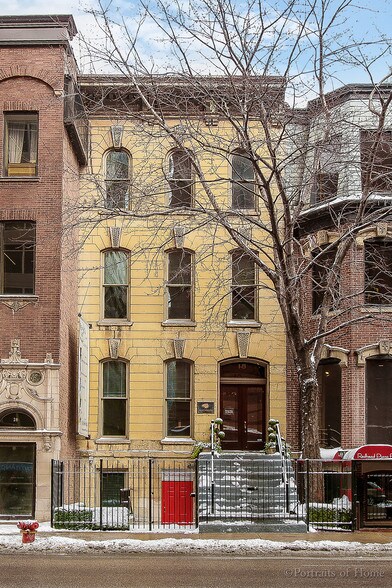 More Photos Of 16 W Ontario St, Chicago Storefront Retail Office For Lease