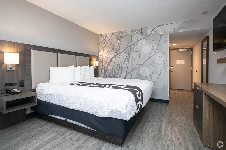 More Photos Of 3650 Airport Blvd, Mobile Hotel For Sale