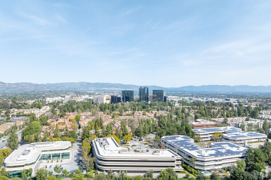 More Photos Of 21900 Burbank, Woodland Hills Office For Sale