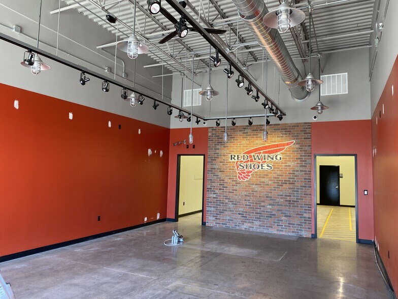 More Photos Of 206 Wilmar Ave, Grand Island General Retail For Lease