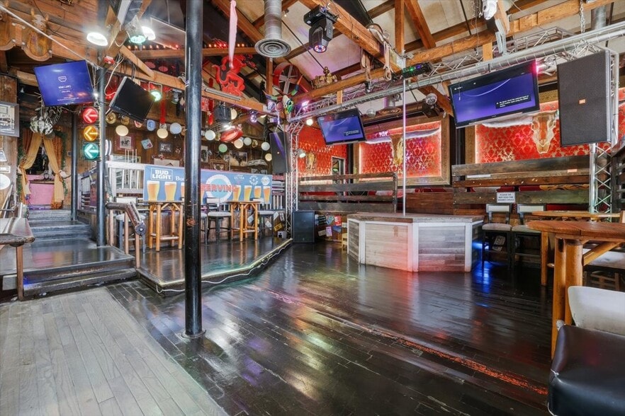 More Photos Of 3330 N Academy Blvd, Colorado Springs Bar For Sale