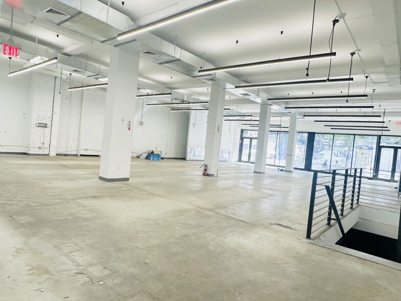 More Photos Of 294-296 Grand St, New York Storefront Retail Office For Lease