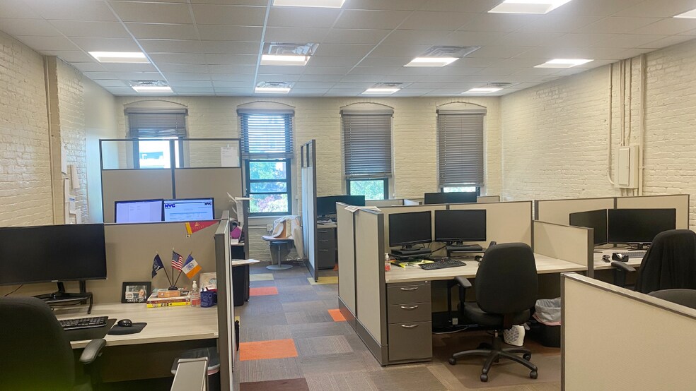 More Photos Of 52 Diamond St, Brooklyn Warehouse For Lease