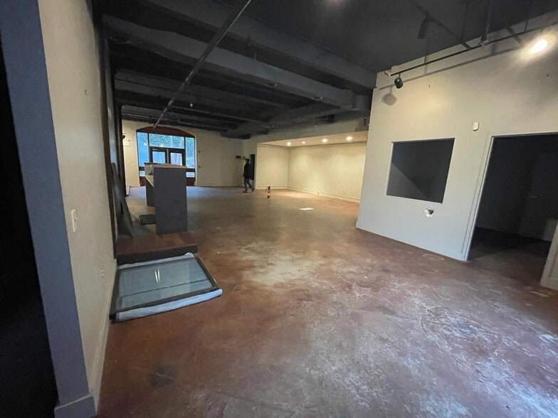 More Photos Of 65 Ashburton St, Providence Storefront Retail Office For Lease