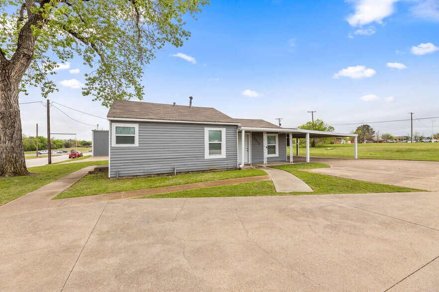 More Photos Of 6826 Baker Blvd, Richland Hills Light Manufacturing For Lease