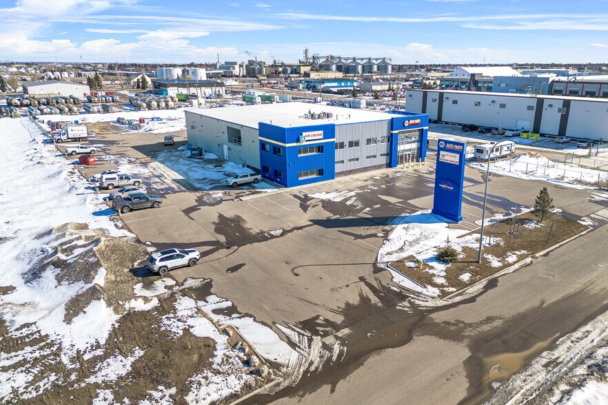 More Photos Of 5267 67 Av, Lloydminster Warehouse For Lease