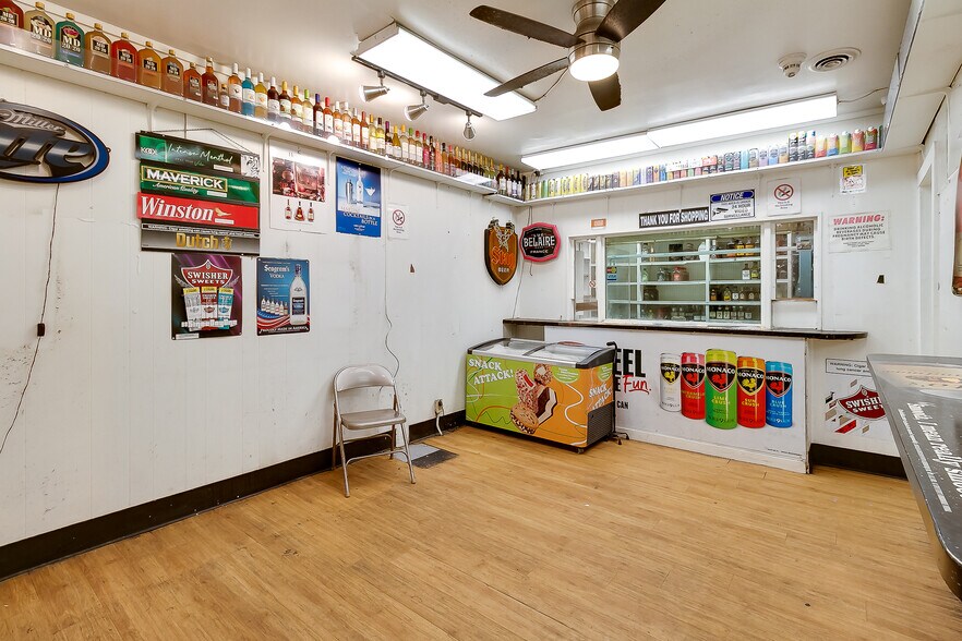 More Photos Of 7016 Page Ave, Saint Louis General Retail For Lease