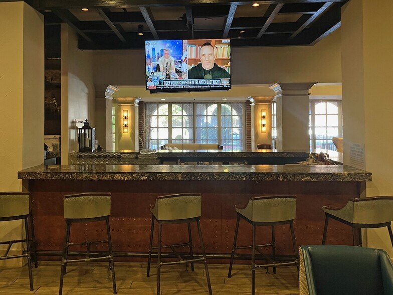 More Photos Of 6300 Waterford Blvd, Oklahoma City Hotel For Lease