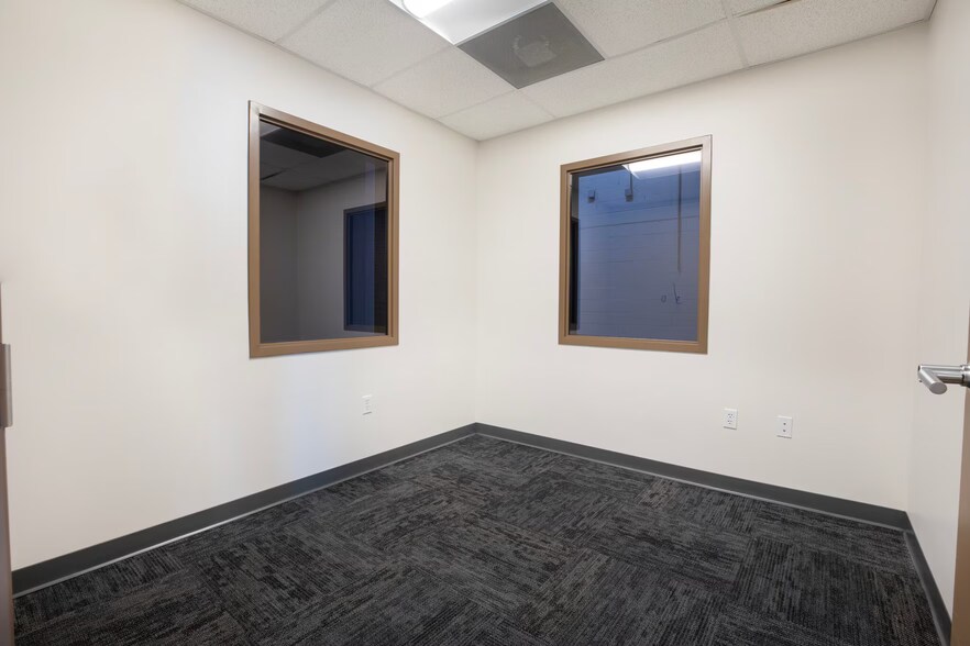 More Photos Of 444 27th St, Orlando Warehouse For Lease