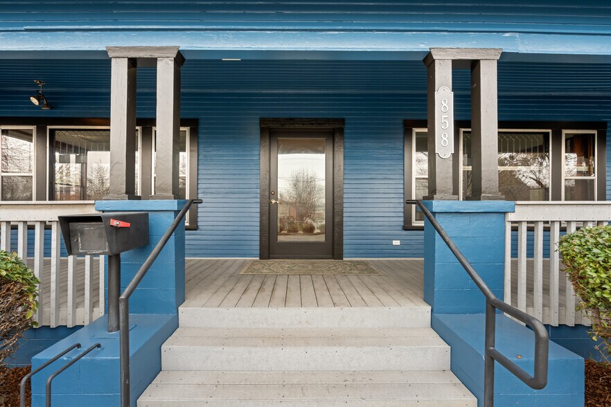 More Photos Of 858 NE A St, Grants Pass Office Residential For Sale
