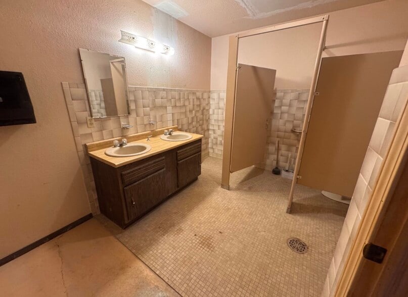 More Photos Of 1950 US Highway 34, Granby Industrial For Lease