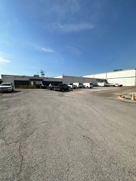 More Photos Of 812 E 9th St, Fort Worth Distribution For Lease