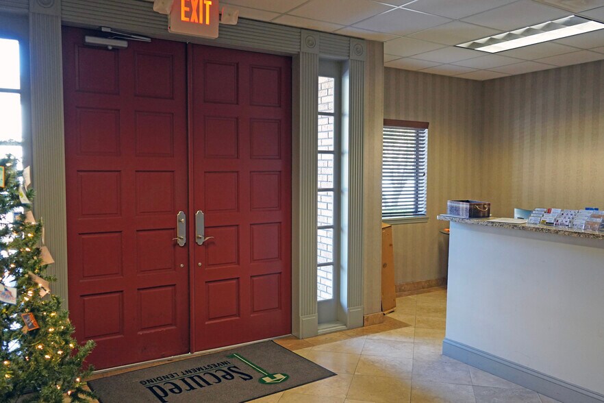 More Photos Of 483 Montgomery Rd, Altamonte Springs Office For Sale