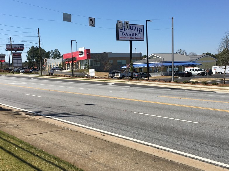 More Photos Of 6053 Veterans Pkwy, Columbus Storefront Retail Office For Lease