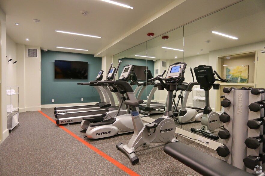 More Photos Of 324 Central Way, Kirkland Apartments For Lease