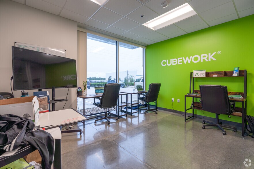 More Photos Of 10565 Red Bluff Rd, Pasadena Distribution For Lease