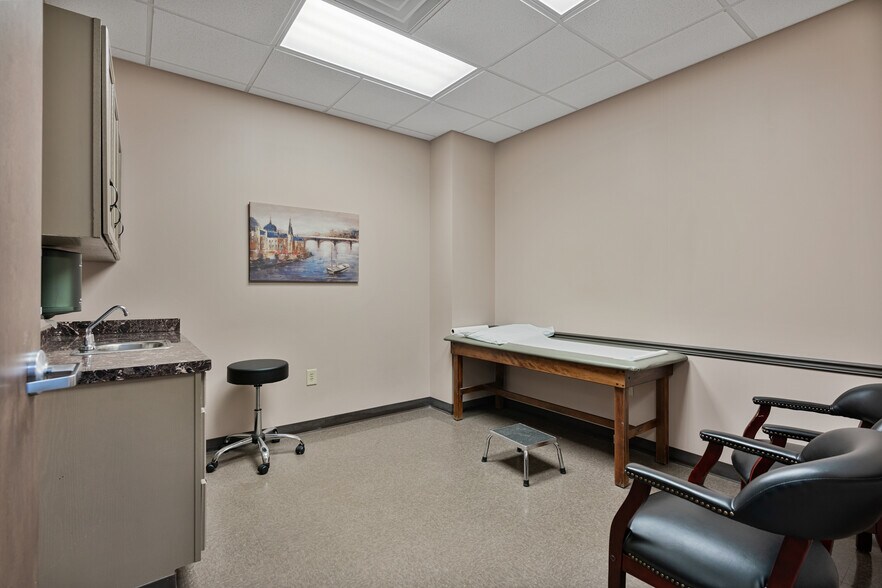 More Photos Of 142 Hampton Ct, Commerce Rehabilitation Center For Sale