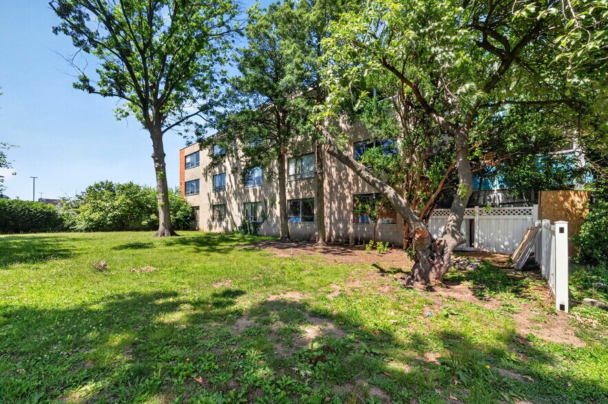 More Photos Of 700 Park Ave, Plainfield Office For Sale